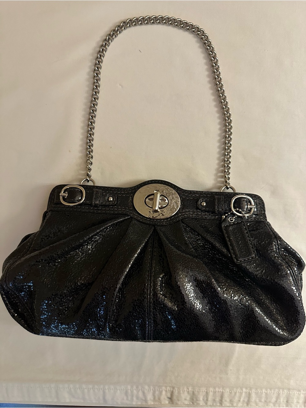 COACH shoulder/clutch bag in black leather with silver turn-lock and hardware